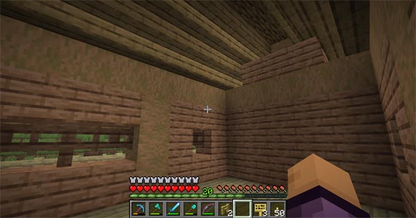 内部はまだ何もないので、なにかご神体でも飾ろうかな