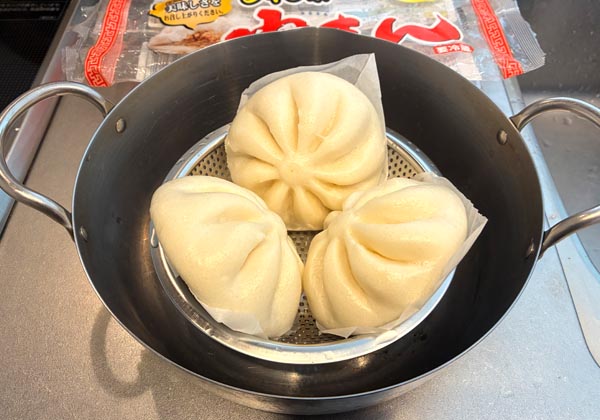 キミが受け止めるべきはこの肉まんたちなんだよ！